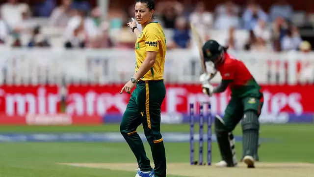 South Africa cricket team celebrates crucial win in semifinal race